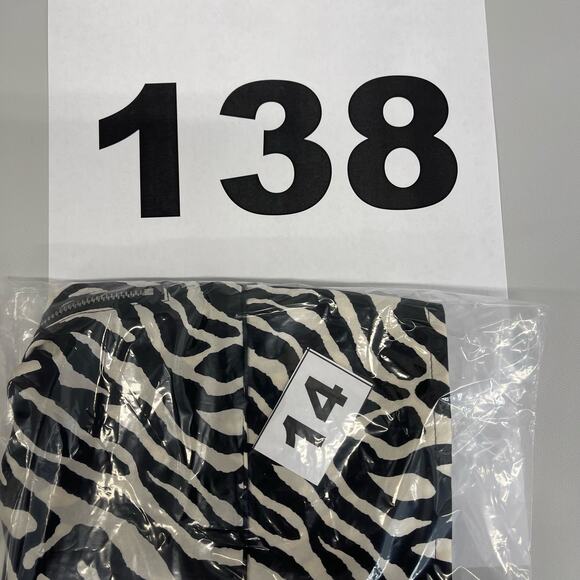 Walter Blouse Silk Satin Animal Size Medium V-neck Zipped down - Picture 10 of 10